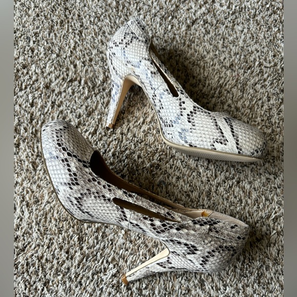 Just Fab Marlena Snakeskin Tan 3 Inch Pumps - Picture 5 of 11